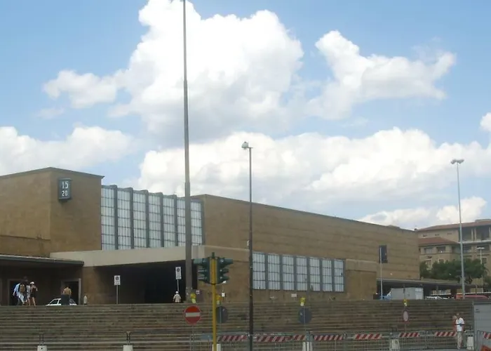 Center Train Station Lägenhet