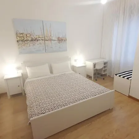 Center Train Station Apartment