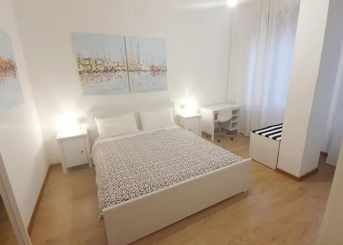 Center Train Station Апартаменты